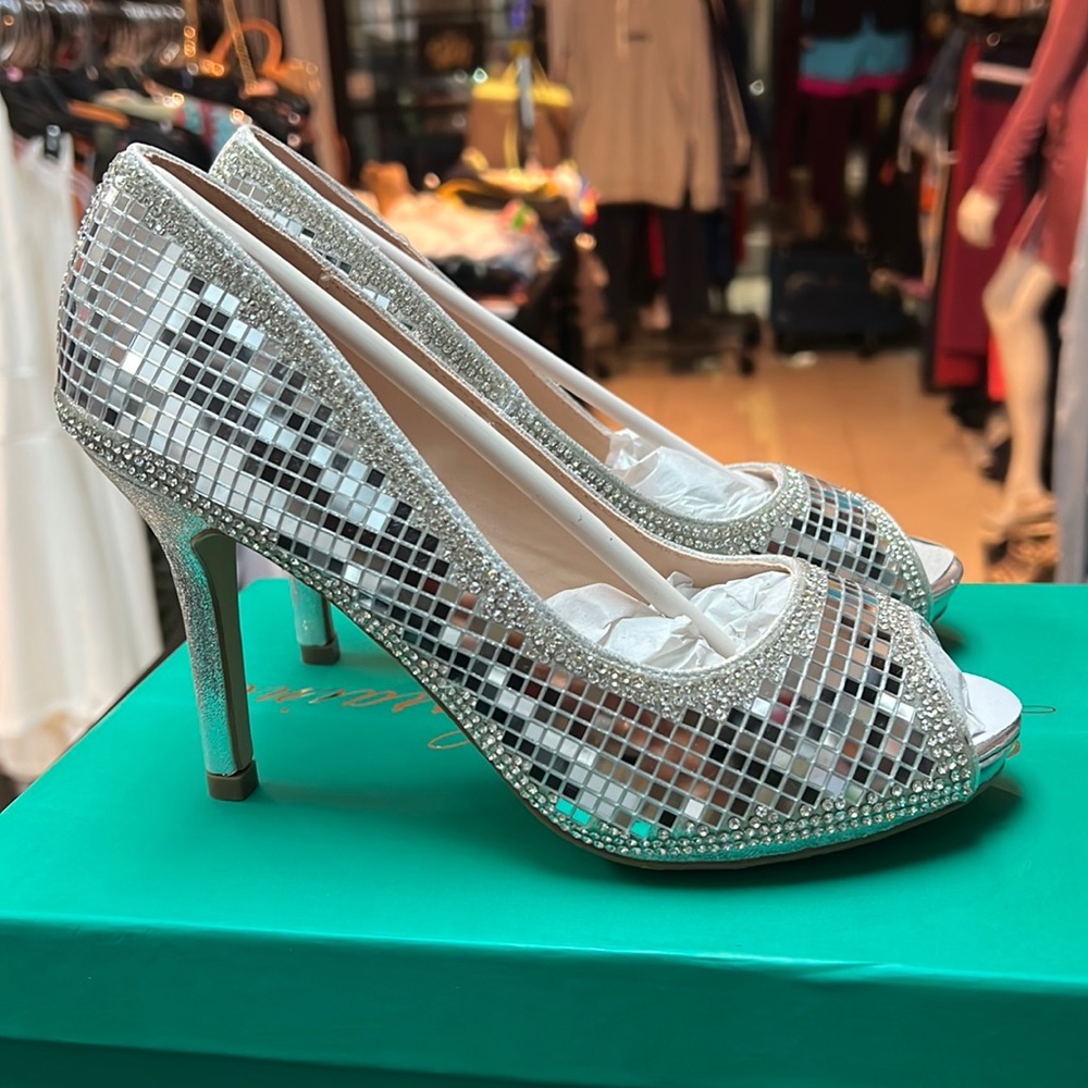 Lauren Lorraine Pauline silver shimmer shoes 6.5